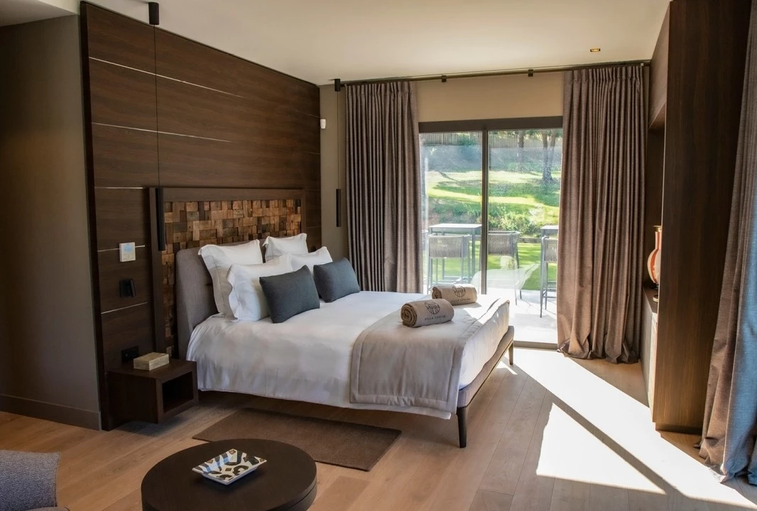 1673024325-Villa France bedroom 3.webp